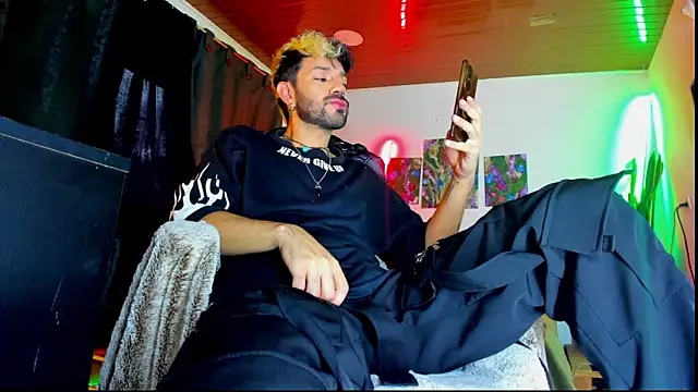 LatinMilk  online show from March 5, 2026, 9:22 pm