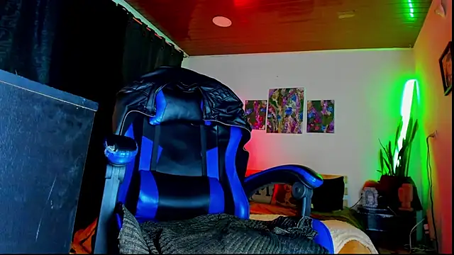 LatinMilk  online show from February 21, 2026, 11:29 pm