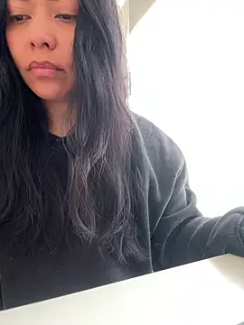 PetitLumiere online show from February 8, 2025, 1:11 pm