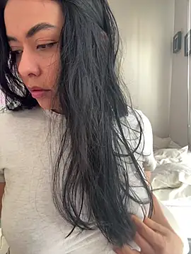 PetitLumiere online show from February 2, 2025, 9:56 pm