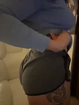 PetitLumiere online show from February 17, 2025, 1:47 am