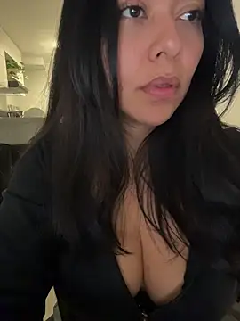 PetitLumiere online show from March 9, 2026, 4:05 am