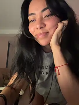 PetitLumiere online show from October 17, 2025, 4:05 am