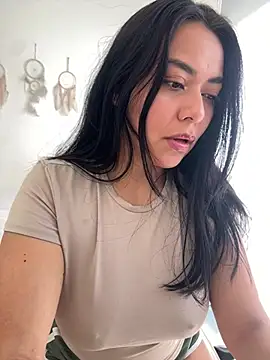 PetitLumiere online show from February 10, 2025, 1:55 pm