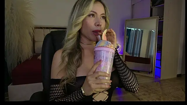 Ammy Castro online show from July 27, 2026, 10:28 pm