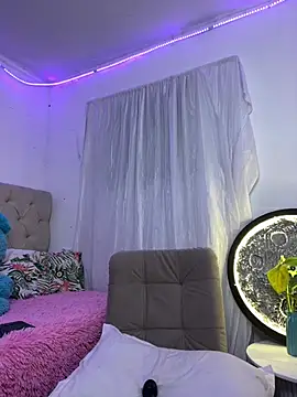 Snapshot of Helleamazing chatting on July 16, 2026, 5:15 am Helleamazing online show from July 16, 2026, 5:15 am