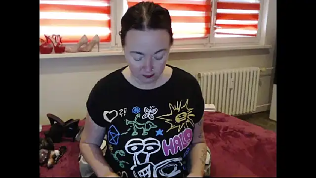 Snapshot of Alexie33 chatting on April 4, 2026, 8:32 am Alexie33 online show from April 4, 2026, 8:32 am