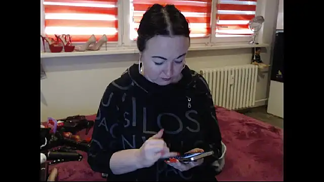 Snapshot of Alexie33 chatting on April 8, 2026, 12:50 pm Alexie33 online show from April 8, 2026, 12:50 pm