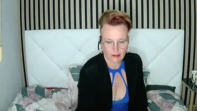 Snapshot of xxNoeliaxx chatting on February 20, 2025, 7:55 am xxNoeliaxx online show from February 20, 2025, 7:55 am