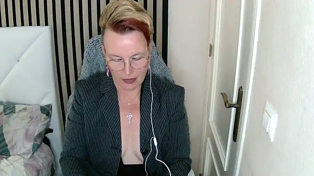 Snapshot of xxNoeliaxx chatting on March 15, 2025, 7:53 am xxNoeliaxx online show from March 15, 2025, 7:53 am