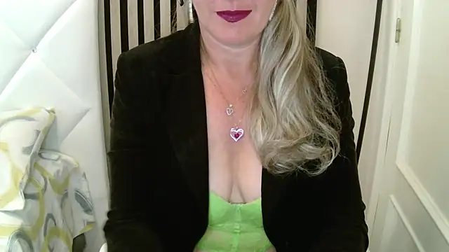 xxNoeliaxx online show from April 2, 2026, 7:15 am