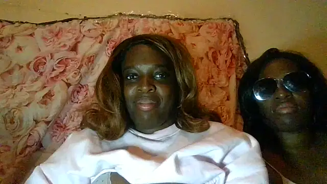 Snapshot of Brandyuk2 chatting on October 24, 2025, 8:08 pm Brandyuk2 online show from October 24, 2025, 8:08 pm
