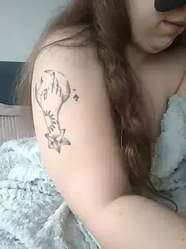 FrancaiseLynne online show from December 13, 2024, 9:57 am