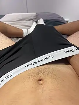 h0rnyguy001 online show from September 30, 2025, 9:54 pm