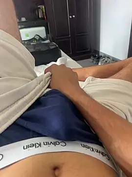 h0rnyguy001 online show from February 15, 2026, 2:56 am