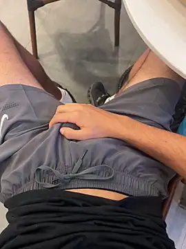 h0rnyguy001 online show from February 17, 2026, 10:45 am