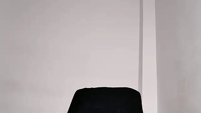 Snapshot of caarlywhitee chatting on January 17, 2026, 2:04 am caarlywhitee online show from January 17, 2026, 2:04 am