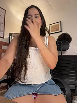 LittleDoll    online show from October 21, 2025, 9:47 pm