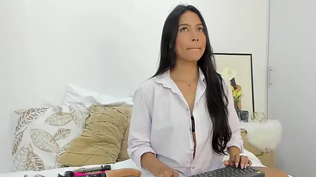 Snapshot of rouse_4 chatting on February 28, 2025, 10:06 pm rouse 4 online show from February 28, 2025, 10:06 pm