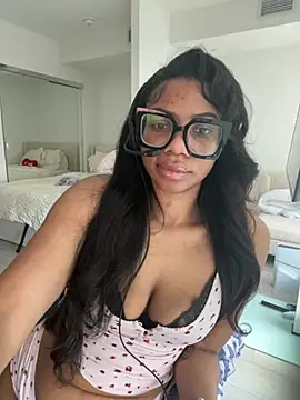 Snapshot of mialongxo chatting on February 22, 2026, 1:57 pm mialongxo online show from February 22, 2026, 1:57 pm