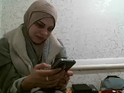 Snapshot of Julie_Silver chatting on February 25, 2025, 6:12 pm Julie Silver online show from February 25, 2025, 6:12 pm