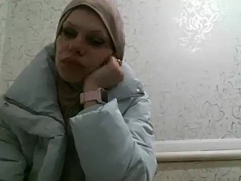 Snapshot of Julie_Silver chatting on February 26, 2025, 6:37 pm Julie Silver online show from February 26, 2025, 6:37 pm