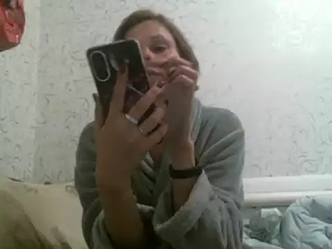 Snapshot of Julie_Silver chatting on October 9, 2025, 7:58 pm Julie Silver online show from October 9, 2025, 7:58 pm