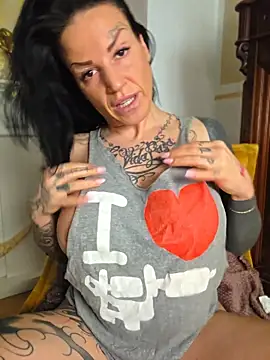 EmilyDiazofficial online show from May 13, 2026, 8:10 am