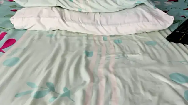 Snapshot of maybelline69 chatting on December 17, 2025, 6:24 pm maybelline69 online show from December 17, 2025, 6:24 pm