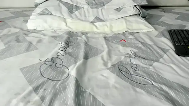 Snapshot of maybelline69 chatting on October 21, 2025, 8:25 am maybelline69 online show from October 21, 2025, 8:25 am