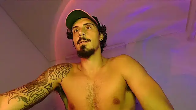 Snapshot of milkoffe chatting on April 6, 2026, 11:39 pm milkoffe online show from April 6, 2026, 11:39 pm