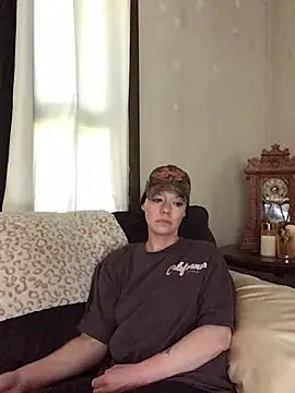 SidneyRaee online show from April 22, 2026, 5:42 pm