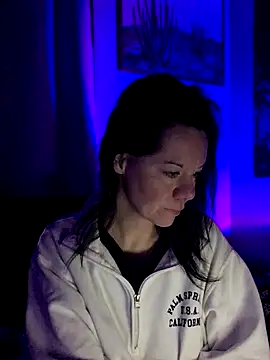 SidneyRaee online show from November 10, 2025, 11:37 am