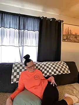 Snapshot of SidneyRaee chatting on January 7, 2025, 6:45 pm SidneyRaee online show from January 7, 2025, 6:45 pm