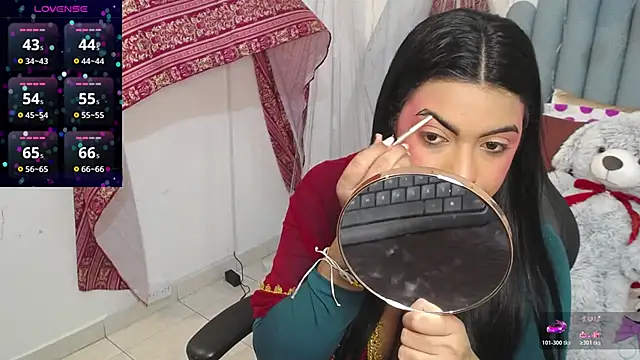 lakshmiraniii online show from November 22, 2025, 11:42 am