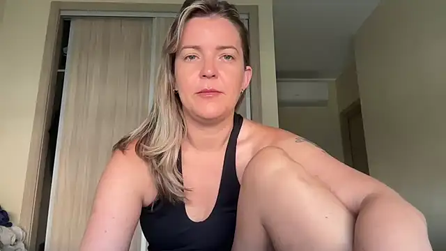 Snapshot of naughtyhollyxxxx chatting on October 1, 2025, 9:36 am naughtyhollyxxxx online show from October 1, 2025, 9:36 am
