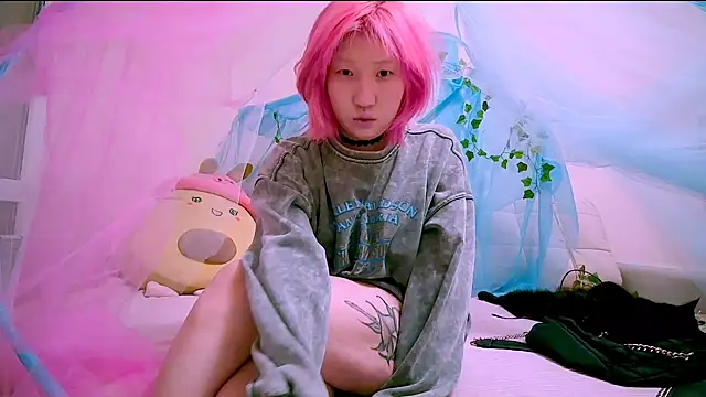 Snapshot of Akemilun chatting on November 8, 2025, 12:47 am Akemilun online show from November 8, 2025, 12:47 am