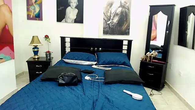 Snapshot of VeronicaReynolds chatting on February 27, 2025, 3:15 pm VeronicaReynolds online show from February 27, 2025, 3:15 pm