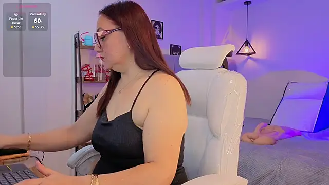 lady nylon  online show from February 26, 2026, 11:43 am