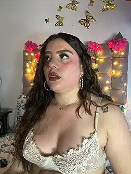 Jullieetta online show from June 25, 2026, 7:08 pm