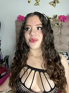Jullieetta online show from June 30, 2026, 3:56 pm