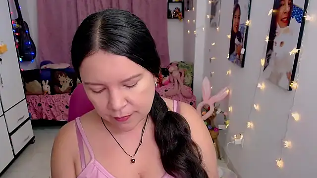 claryssa  online show from April 18, 2026, 5:32 am