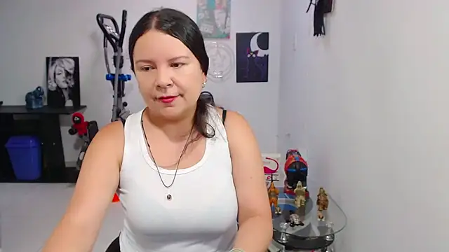 claryssa  online show from June 1, 2026, 8:41 pm
