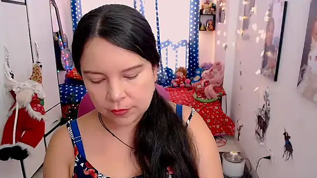 claryssa  online show from December 6, 2024, 4:12 pm