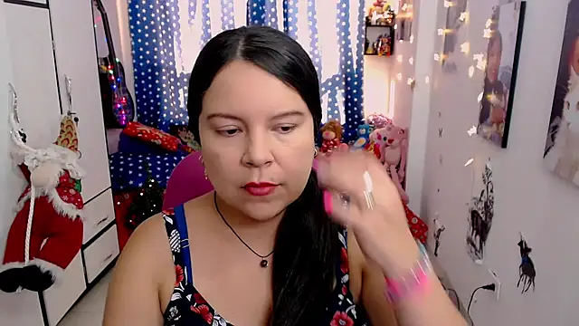 claryssa  online show from December 6, 2024, 7:50 pm