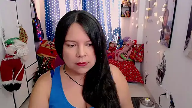 claryssa  online show from December 3, 2024, 7:50 pm