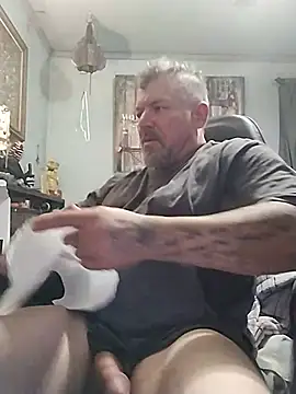 bigdoog8 online show from June 10, 2026, 10:55 pm