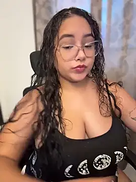 CurlyGirl 1 online show from June 18, 2026, 11:21 pm