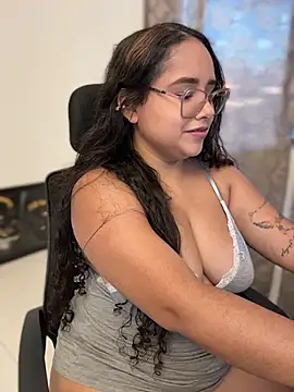 CurlyGirl 1 online show from June 17, 2026, 11:25 pm