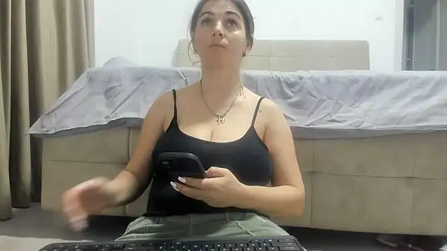 Hottalicia2 online show from February 25, 2026, 4:29 pm